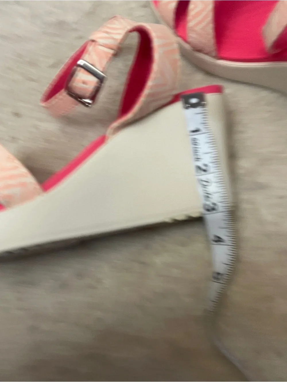 CROCS Leigh Graphic Ankle 2 Strap Wedge Comfort Sandals Womens size 9